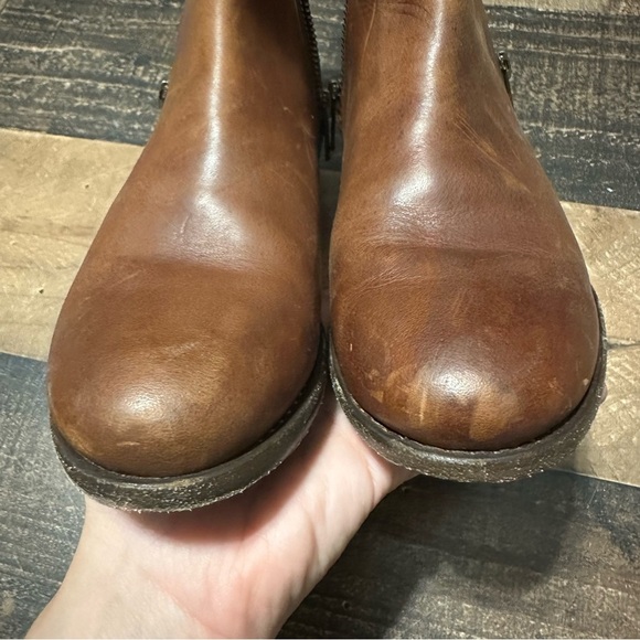 Frye ‘Carly’ Zip Chelsea Boot - Picture 6 of 9